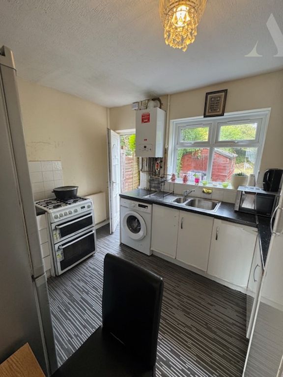 Property photo 3 of 9 85 Crossfield Road Kitchen