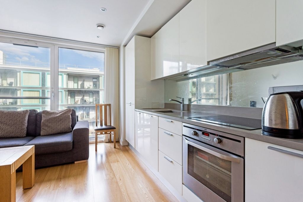 Property photo 1 of 11 Kitchen