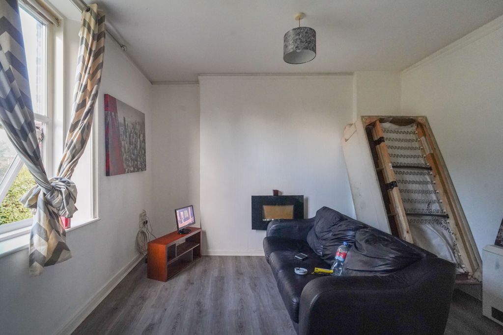 Property photo 2 of 24