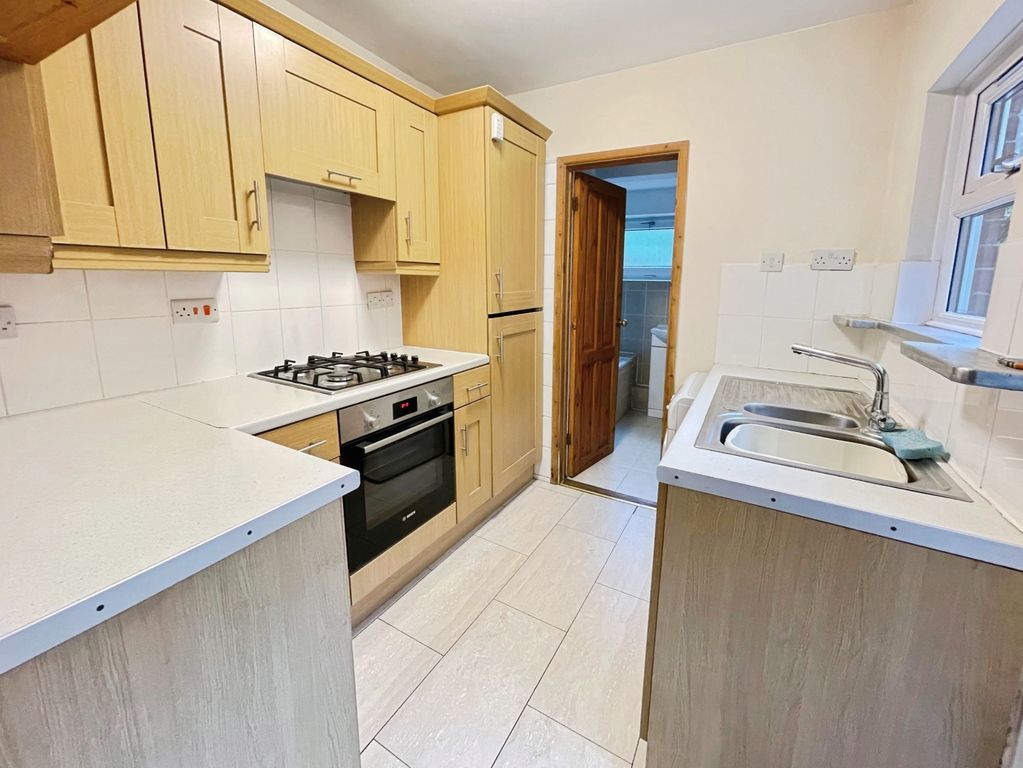 Property photo 3 of 9 Kitchen