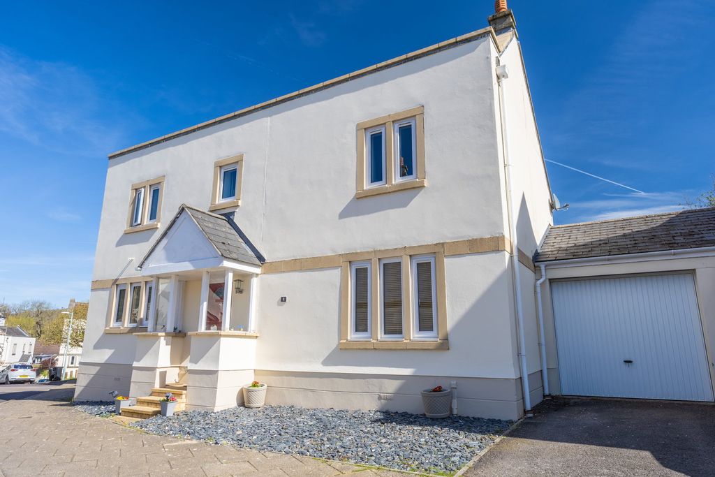 Property photo 1 of 34