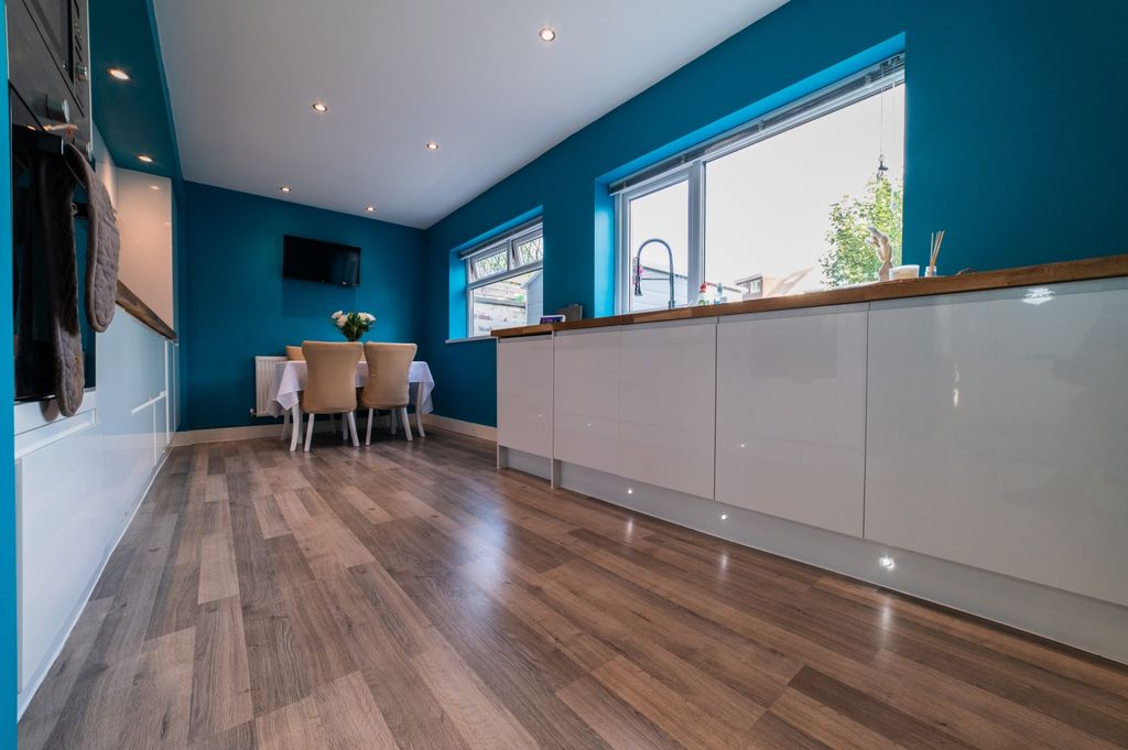 Property photo 3 of 42 Award-Winning Media Team On Every Listing_8