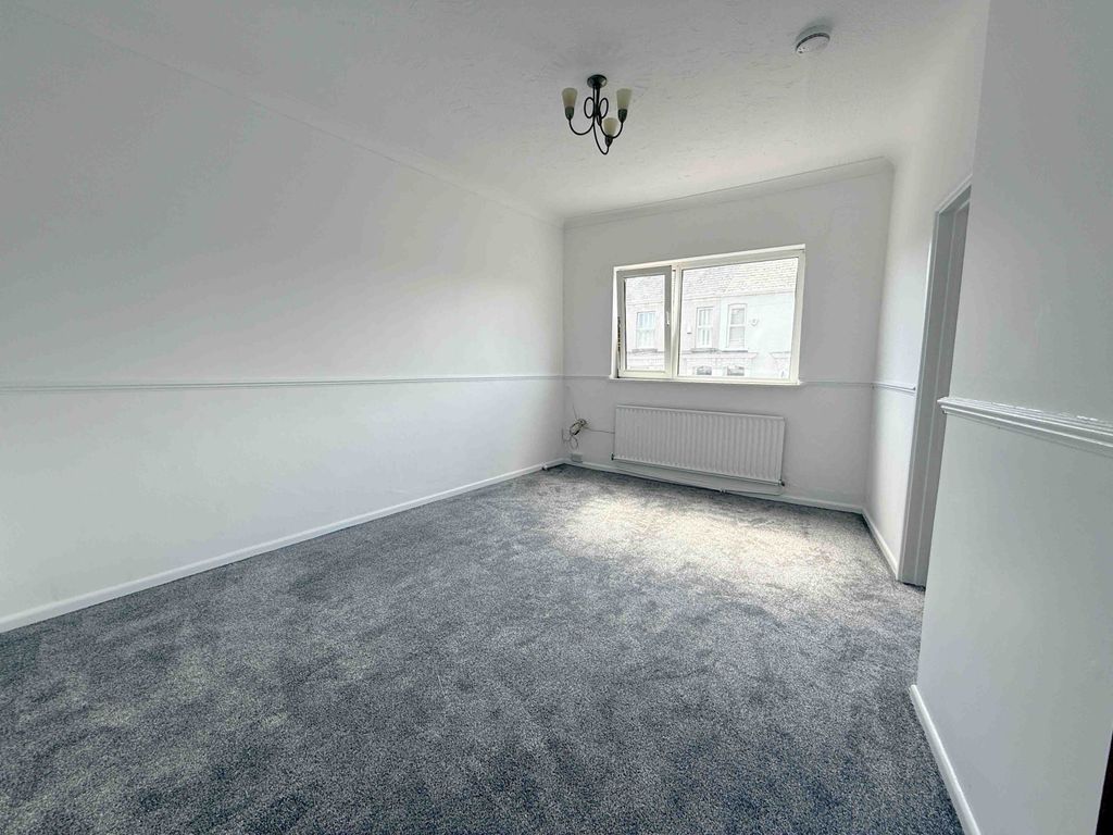 Property photo 2 of 5 Gallery