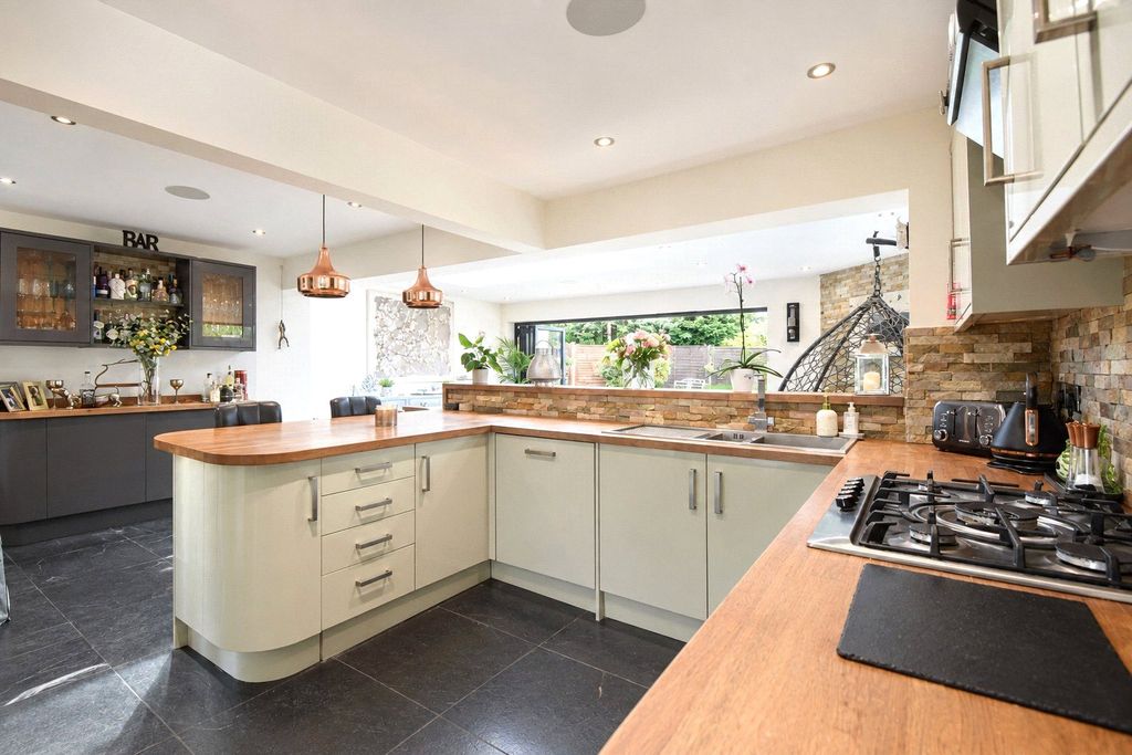 Property photo 2 of 19 Picture No. 21