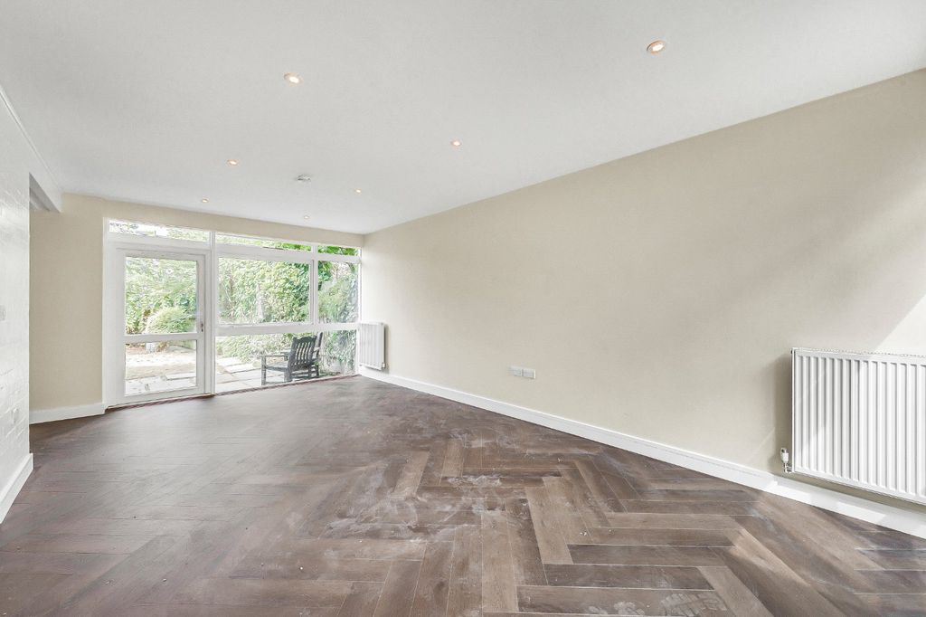 Property photo 3 of 17 Picture No. 02
