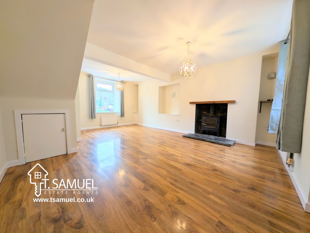 Property photo 3 of 25 Living Room