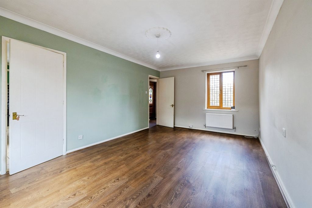 Property photo 3 of 19