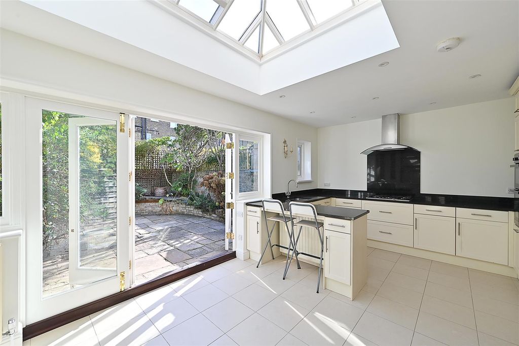 Property photo 2 of 15 33-Felden-Street05.Jpg