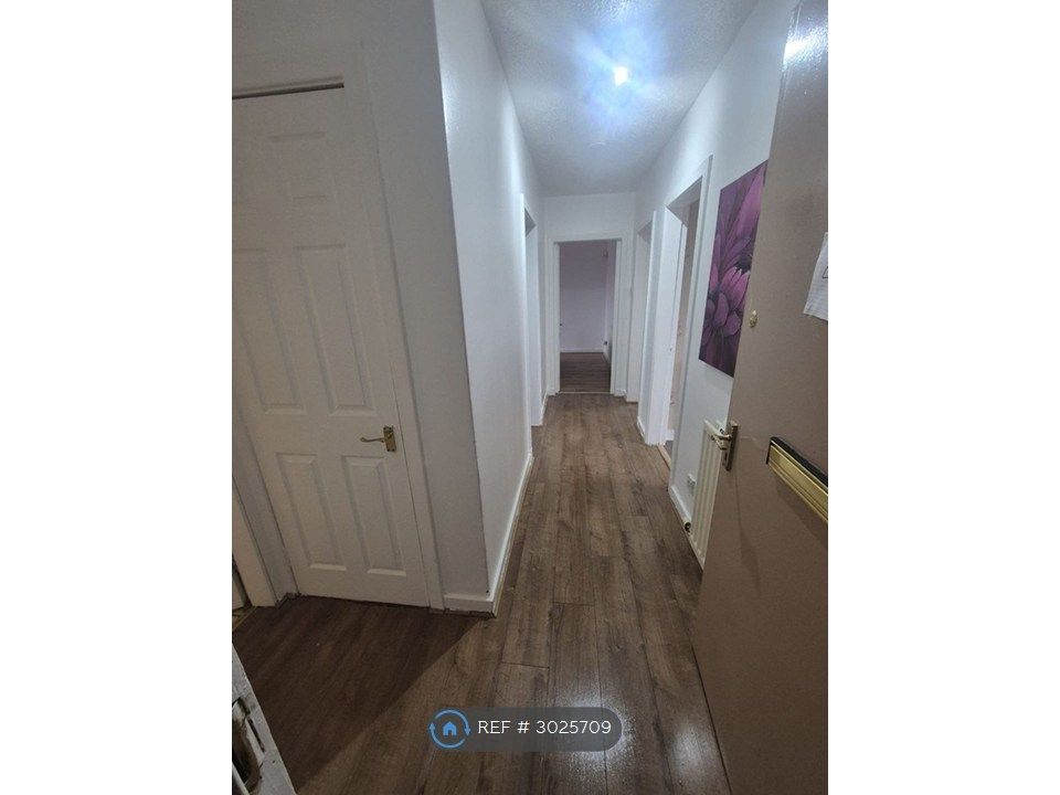 Property photo 1 of 6 Hallway