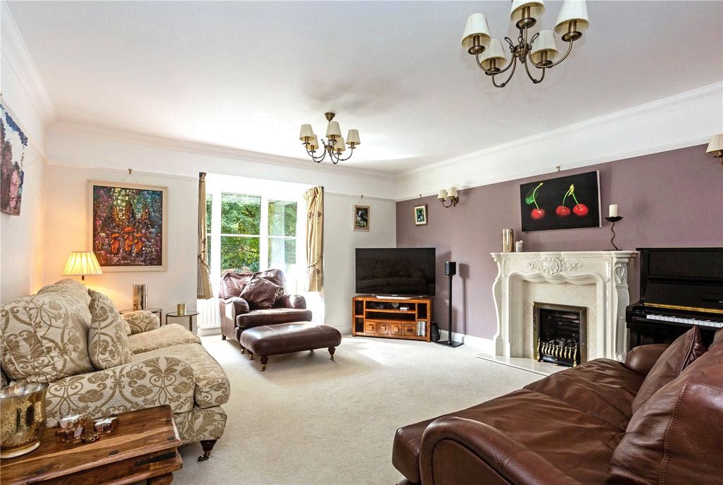 Property photo 3 of 12 Sitting Room