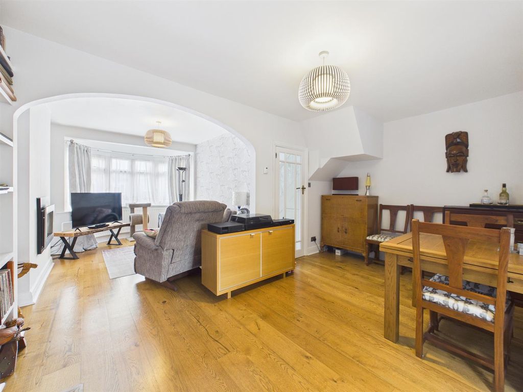 Property photo 2 of 11 5Bf778A28F1d483B9Cec4Cdd0981957c_100_Cam05080G0-Pr