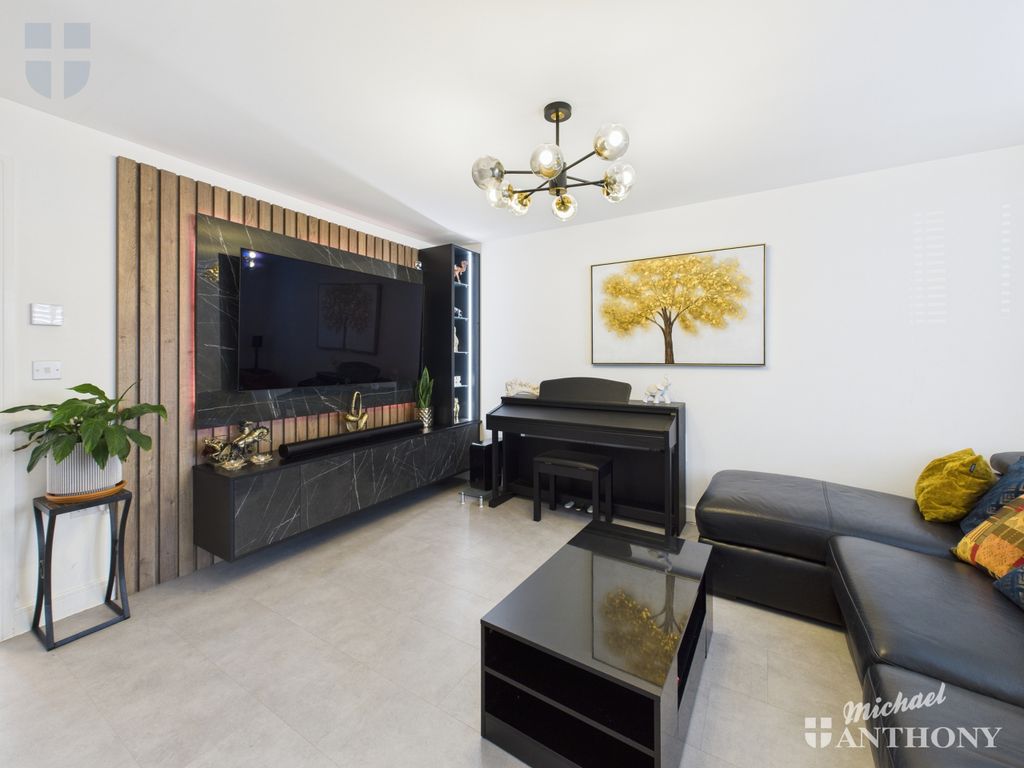 Property photo 2 of 15 Cam03852G0-Pr0529-Still007