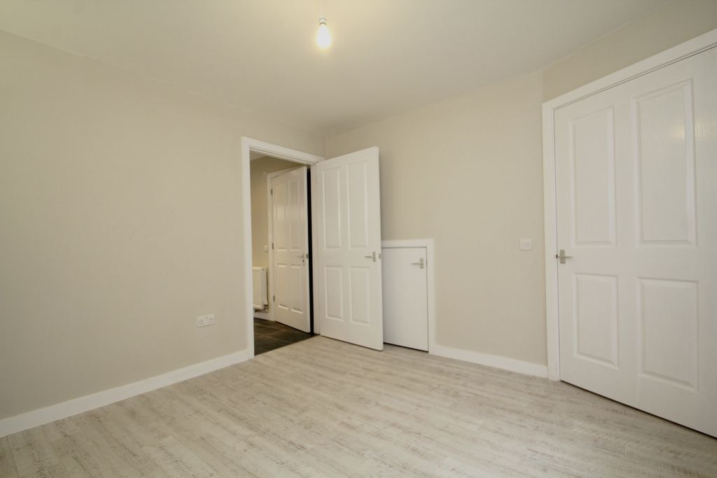 Property photo 3 of 6 Photo 03