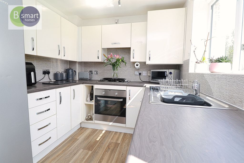 Property photo 2 of 11 Img_0021