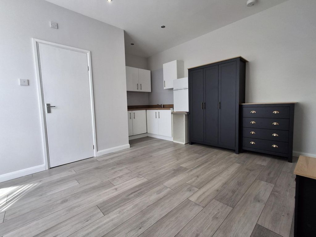 Property photo 1 of 4 Room To Rent - Bills Included