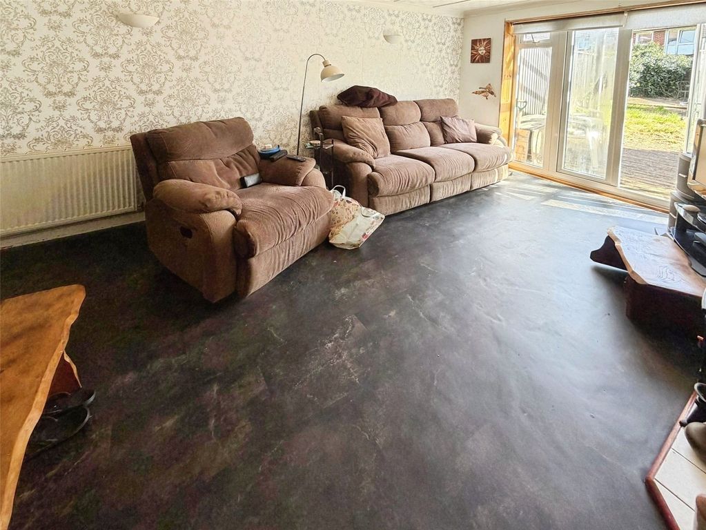 Property photo 2 of 11 Lounge