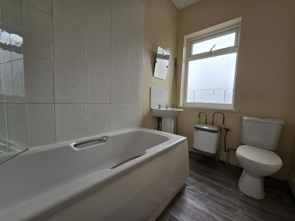 Property photo 3 of 6 Bathroom