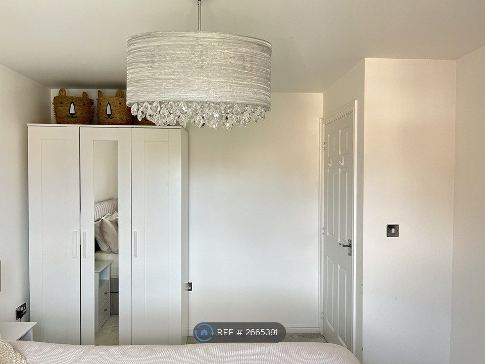 Property photo 3 of 13 Double Bedroom With King Bed