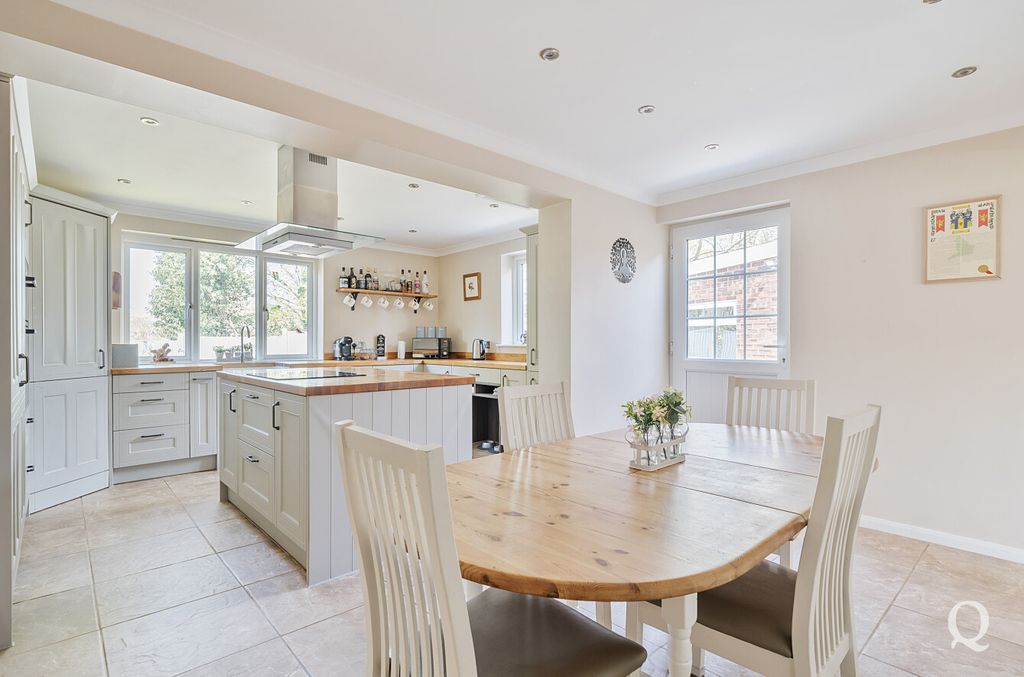 Property photo 2 of 25 Ca4E0c28-69B8-402...