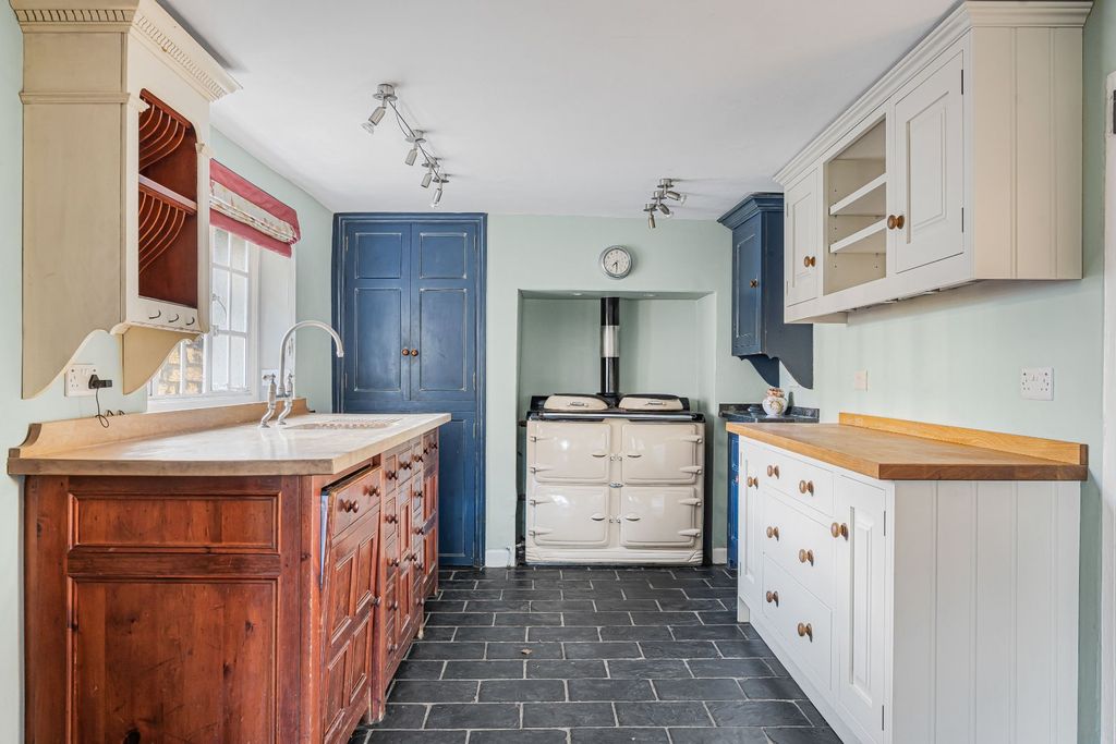 Property photo 3 of 36 Kitchen