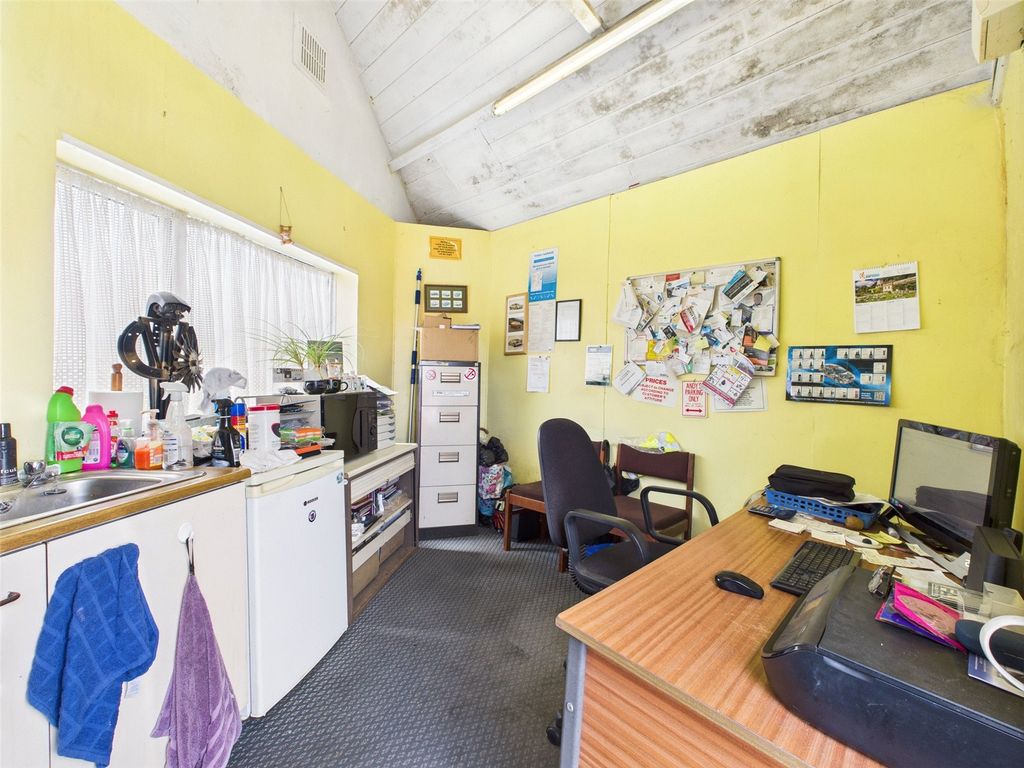 Property photo 3 of 18 Picture No. 01