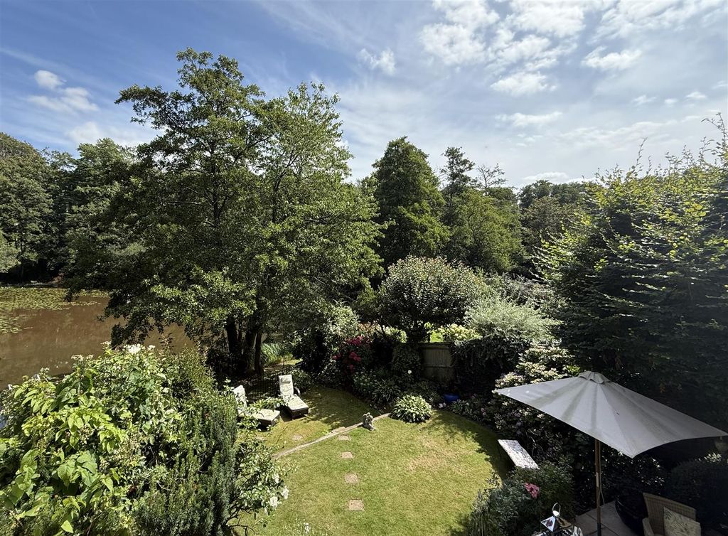 Property photo 3 of 19 Garden