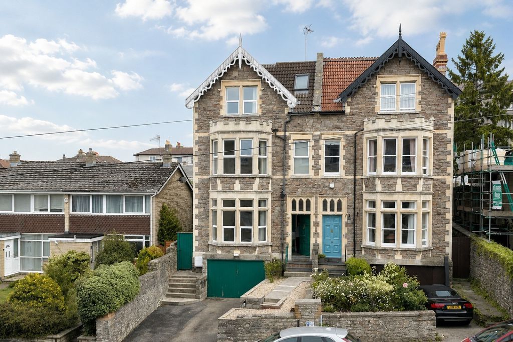 Property photo 1 of 16 External