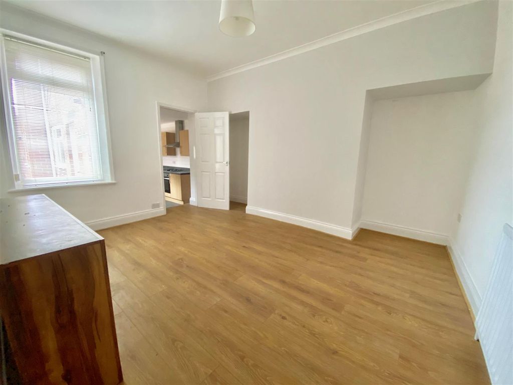 Property photo 2 of 7 Lounge