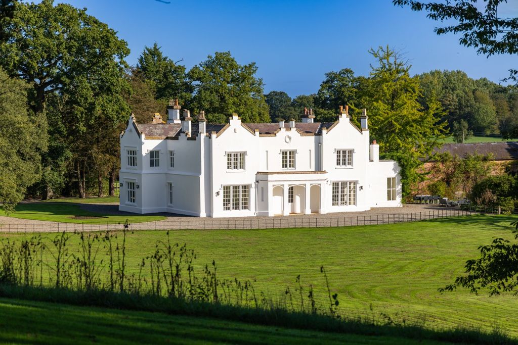 Property photo 3 of 47 Tushingham Hall