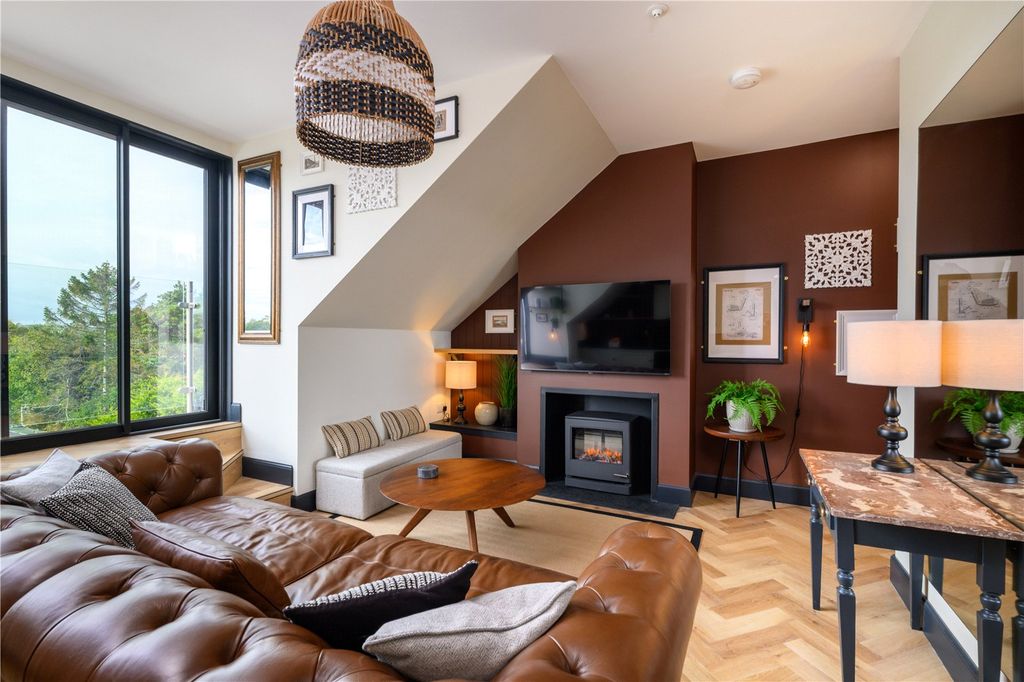 Property photo 2 of 12 Living/Dining Room