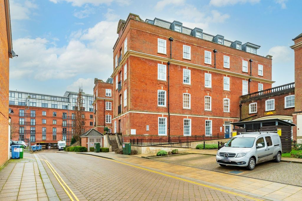 Property photo 1 of 12