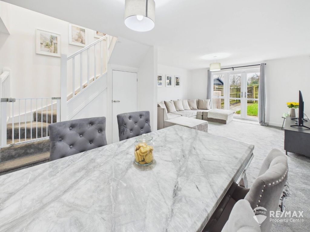 Property photo 2 of 18 Lounge Diner (2).Jpg