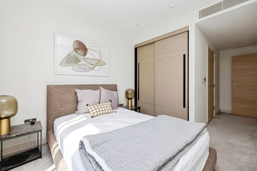 Property photo 3 of 15 Bedroom