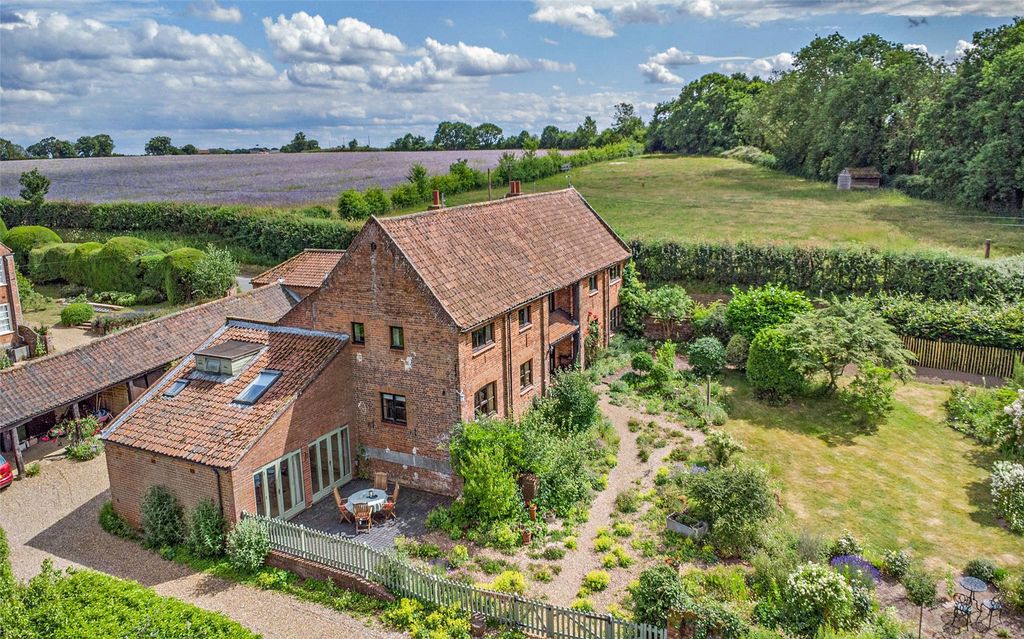 Property photo 1 of 18 Town Farm