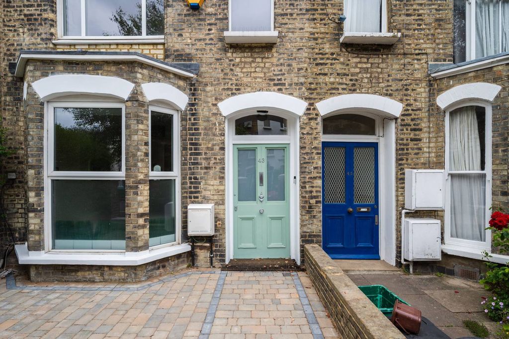 Property photo 2 of 27