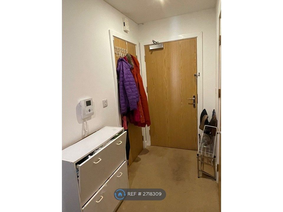 Property photo 2 of 27 Hallway Built In Camera Phone Interest