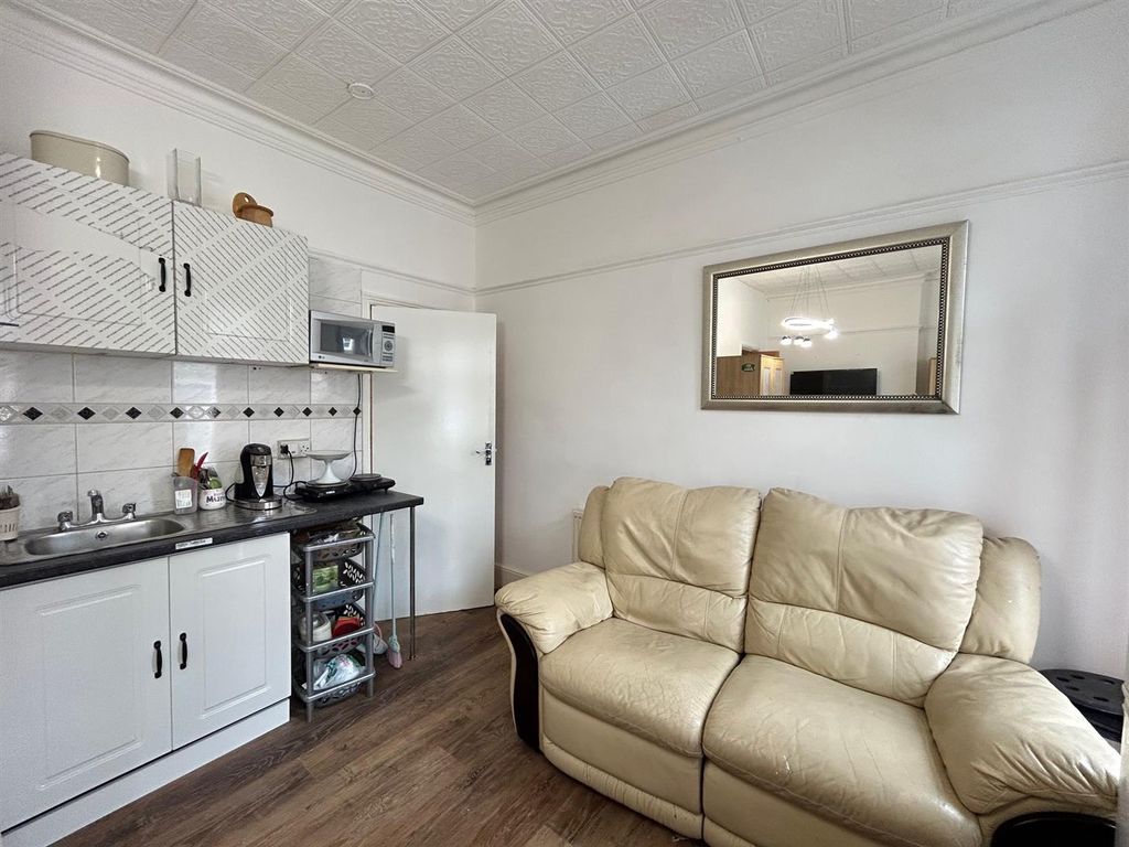 Property photo 3 of 5 Studio Kitchen.Jpg