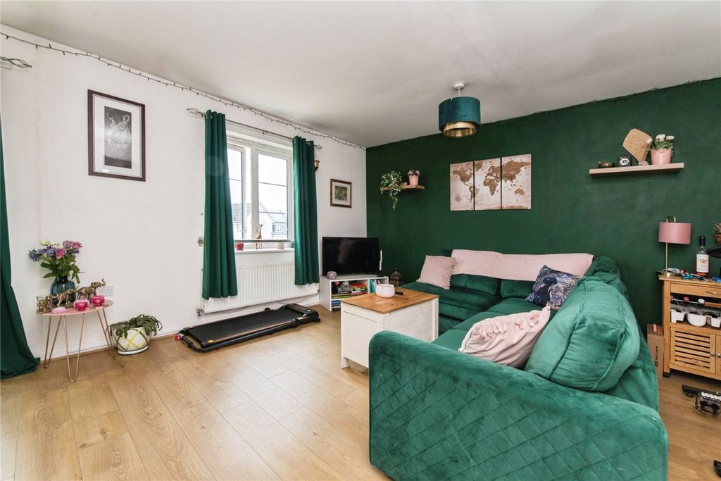 Property photo 2 of 11 Picture No. 17