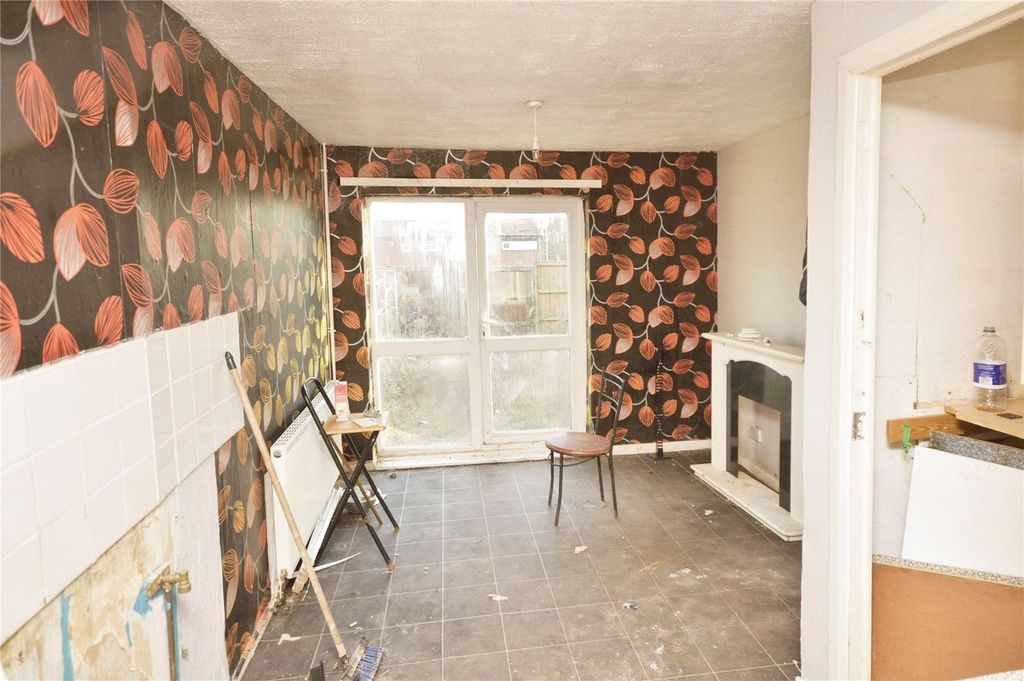 Property photo 3 of 16 Dinng Area