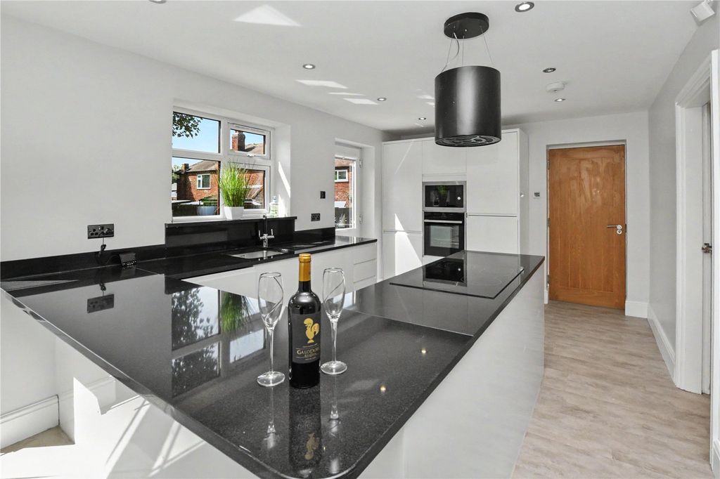 Property photo 2 of 22 Picture No. 08