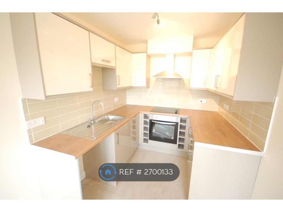 Property photo 3 of 6 Kitchen