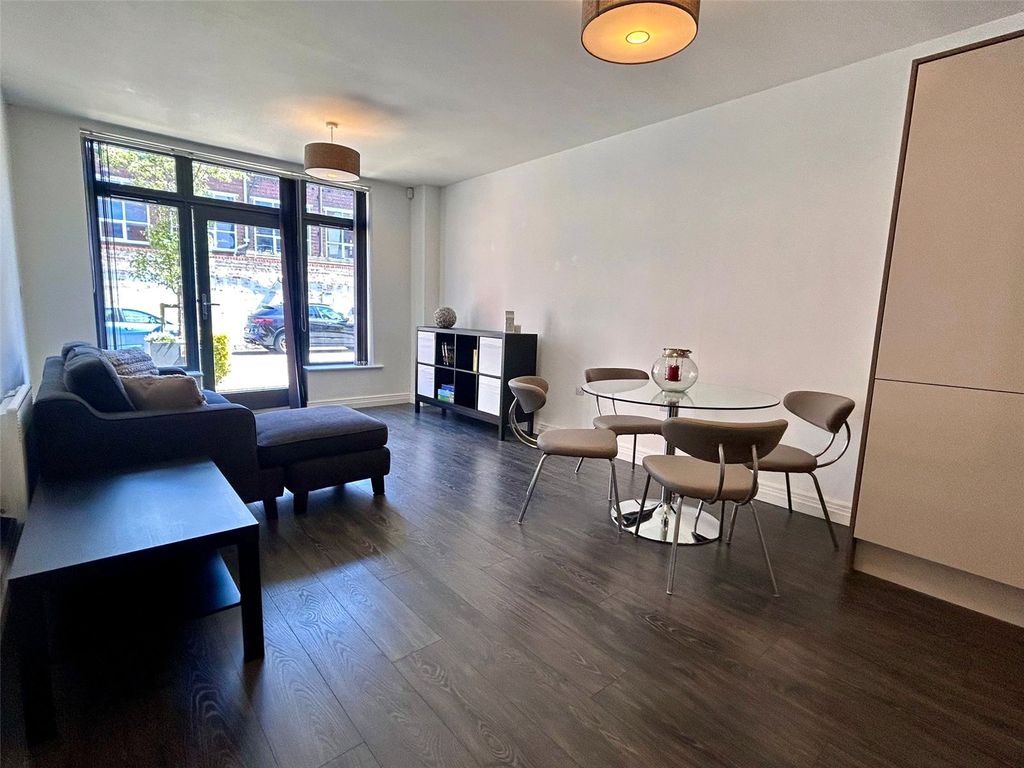 Property photo 3 of 8 Picture No. 14