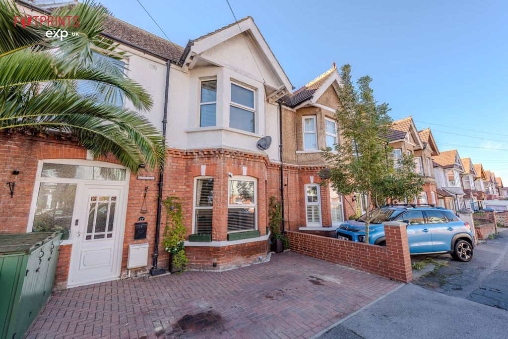 Property photo 1 of 32