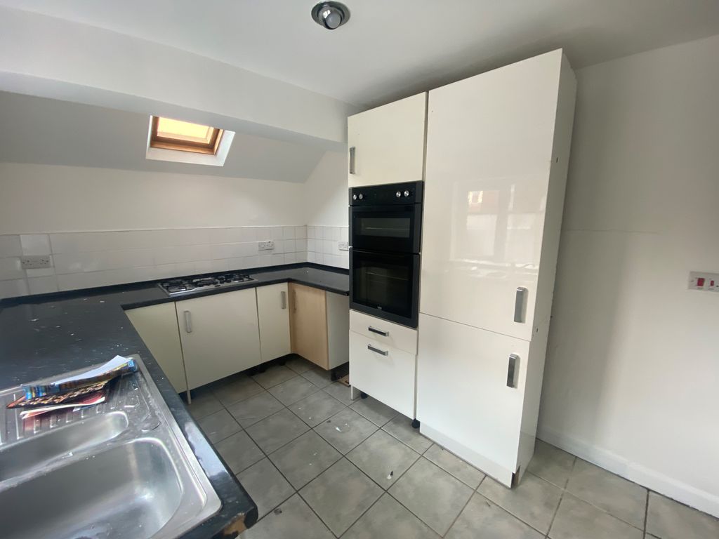 Property photo 2 of 9 Kitchen