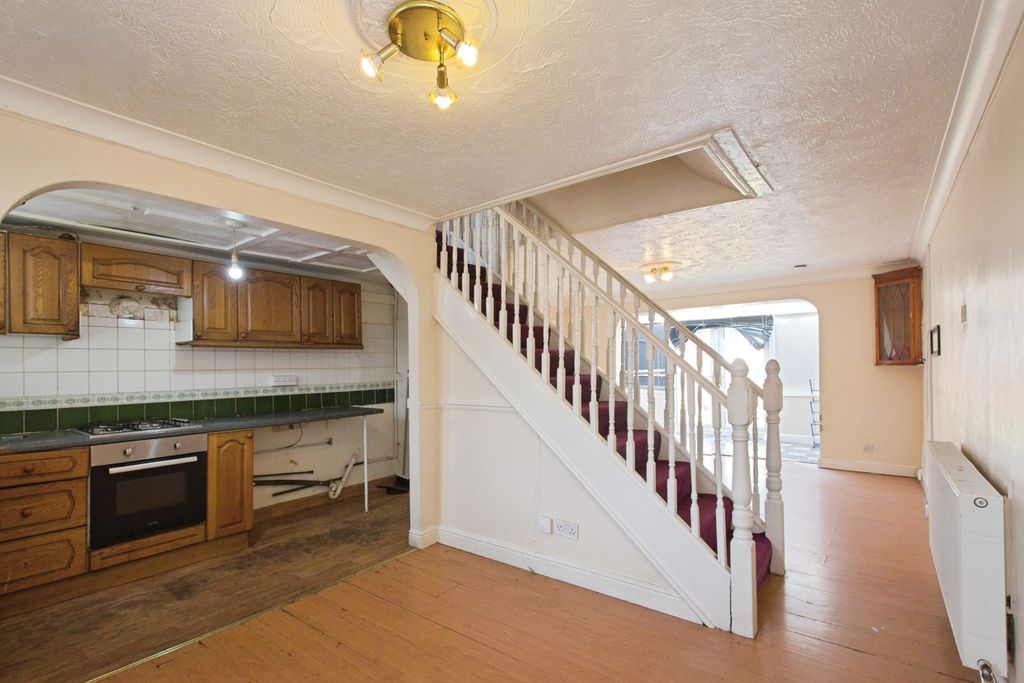 Property photo 3 of 20