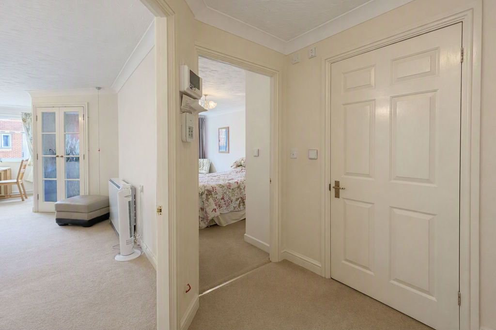 Property photo 2 of 15 Entrance Hall