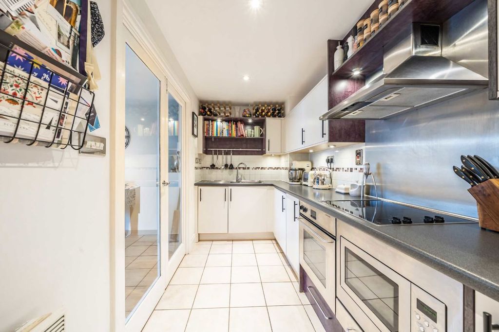 Property photo 2 of 8