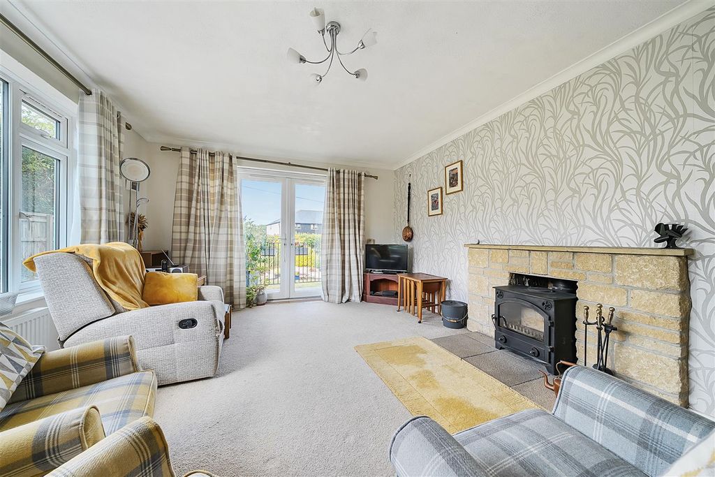 Property photo 2 of 14 Sitting Room