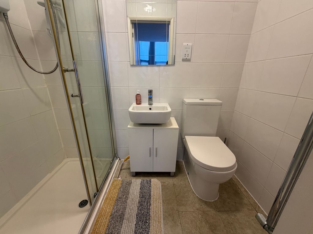 Property photo 2 of 9 Bathroom 2