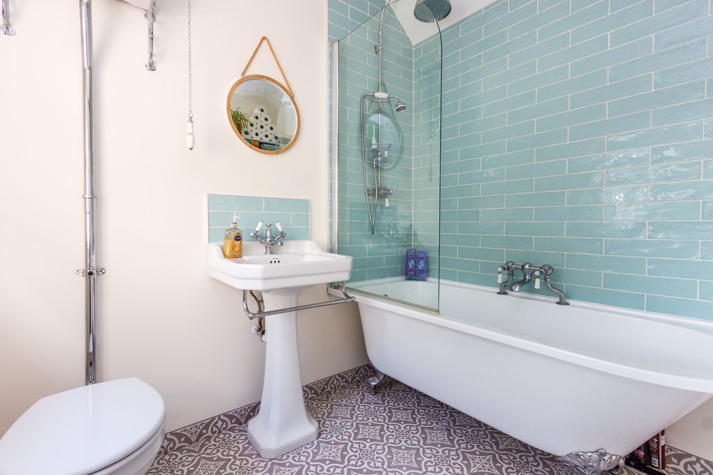 Property photo 2 of 14 Bathroom